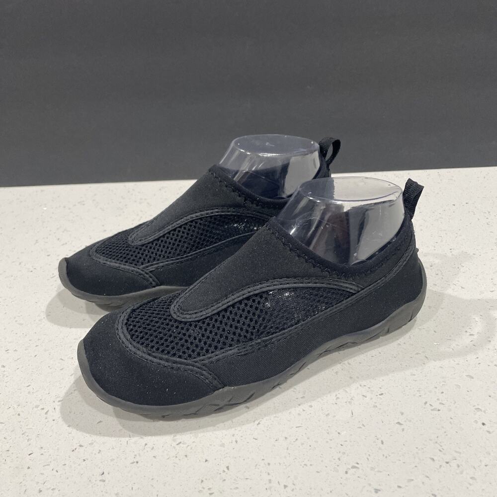 MAUI Water Shoes River Black Youth Junior Size 4 NEW Without Tags
